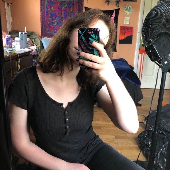 Black Hollister Ruffle Tee - Picture 3 of 4